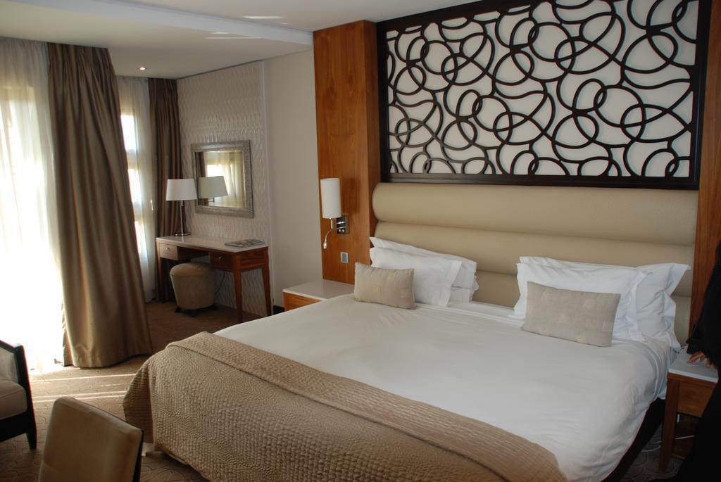Royal Marang Hotel Phokeng Bilik gambar A bedroom in the hotel