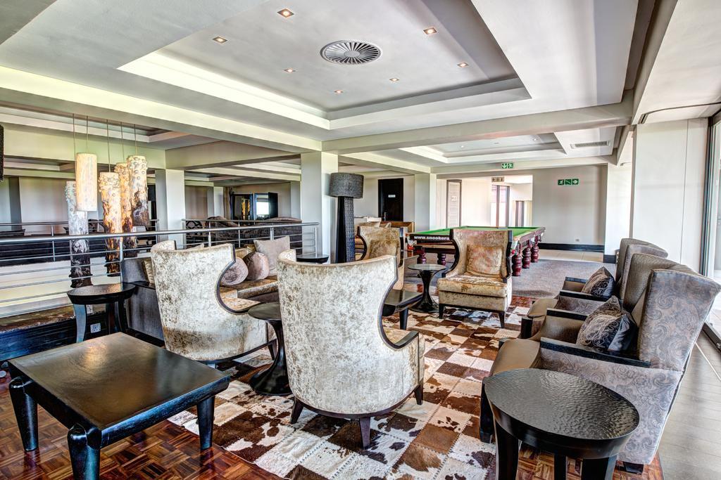 Royal Marang Hotel Phokeng Luaran gambar The lounge at the airport