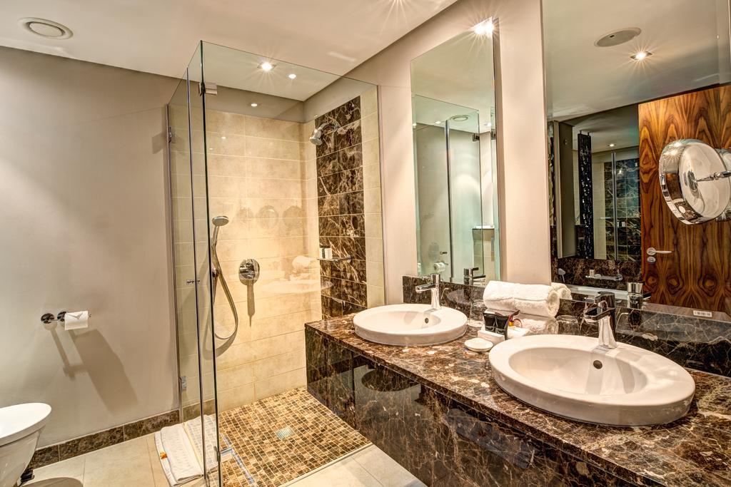 Royal Marang Hotel Phokeng Bilik gambar Bathroom