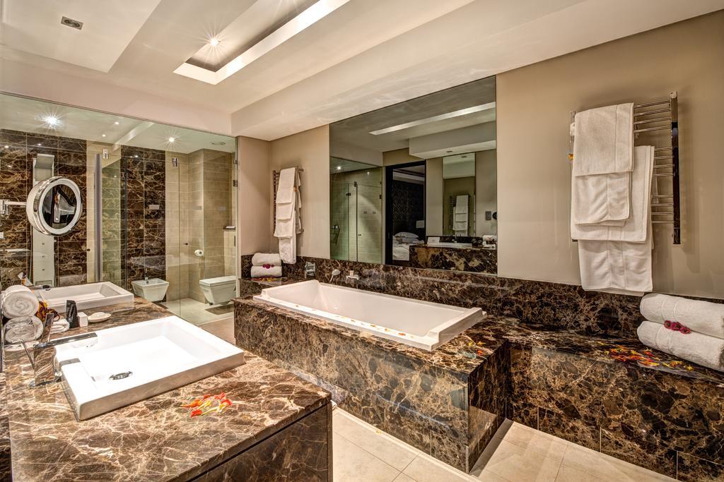 Royal Marang Hotel Phokeng Bilik gambar Bathroom