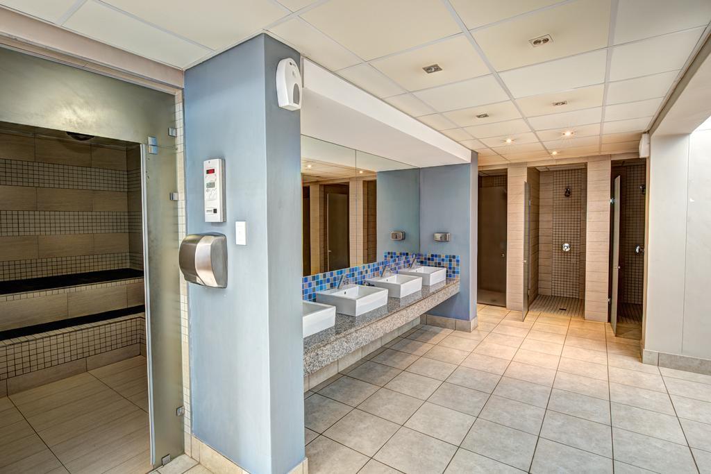Royal Marang Hotel Phokeng Luaran gambar A public restroom in the United Kingdom